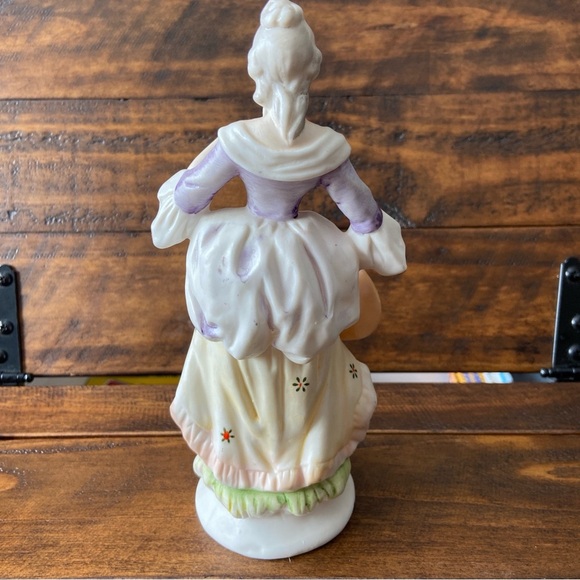 8” Vintage Porcelain Figurine of a Lady with a Fan Figurine - Picture 3 of 13